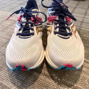 Saucony Women's Formfit Sneakers 10